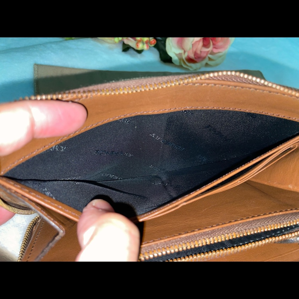 ✨BURBERRY zip wallet✨ - Picture 12 of 14